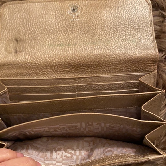 Gold color Salvatore Ferragamo - Picture 3 of 5